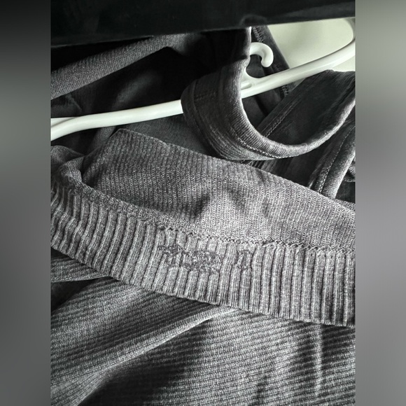 lululemon Reversible Tank Top (size 12) - Picture 3 of 3